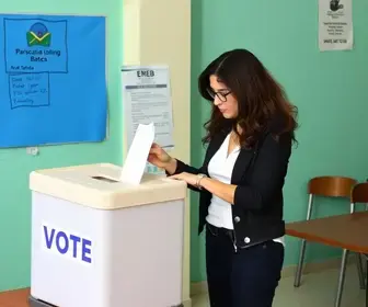 votação na EMEB Camila Tomashinsky
